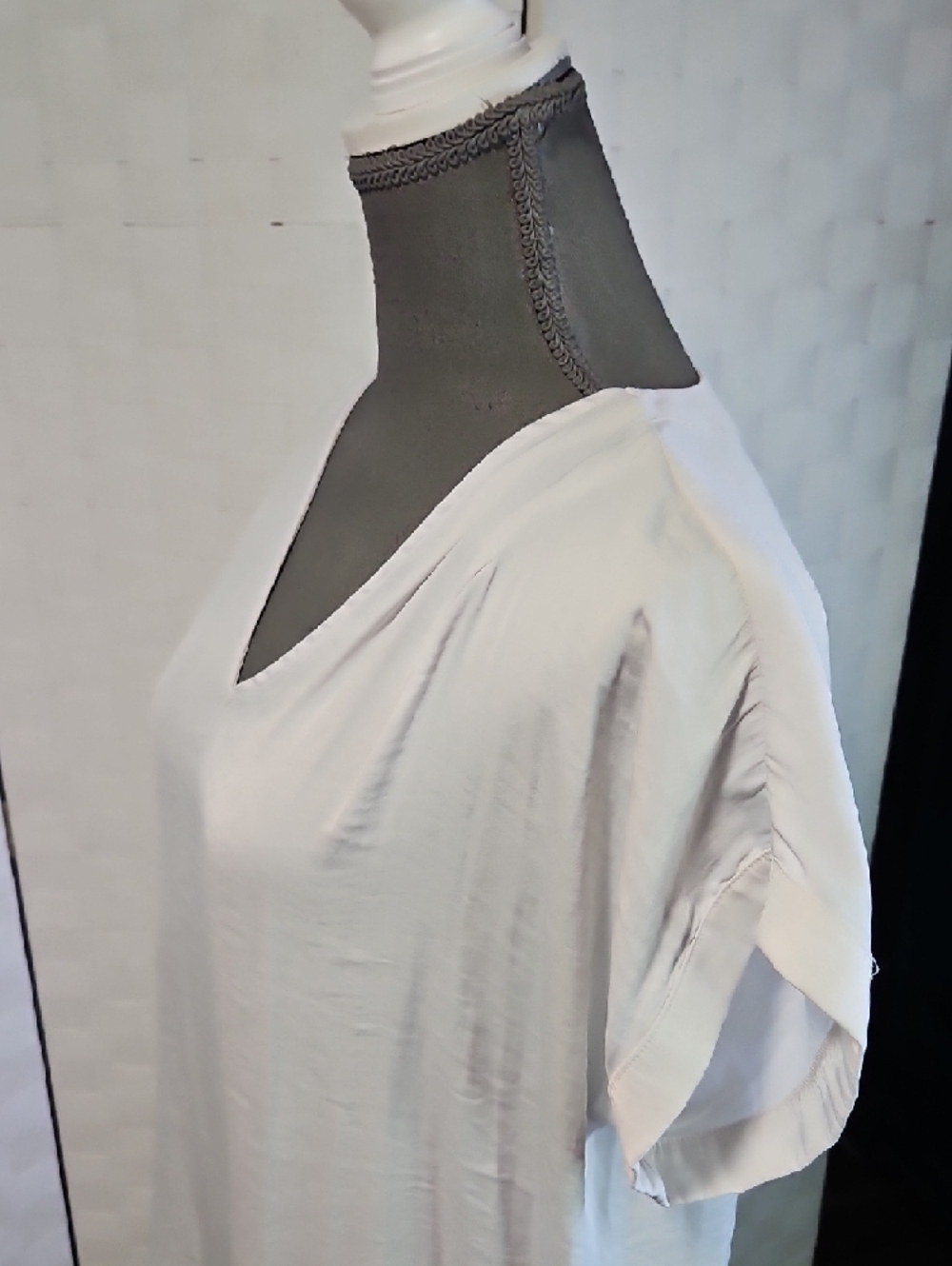 Simply Vera Vera Wang White V-Neck Cap Sleeve Blouse - Picture 4 of 6